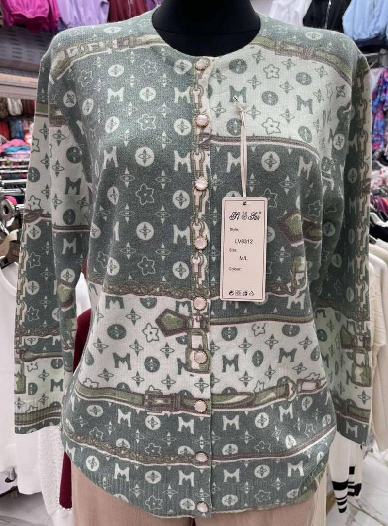 Swetry damskie Roz M-3XL. 1 kolor. Paczka 8 szt